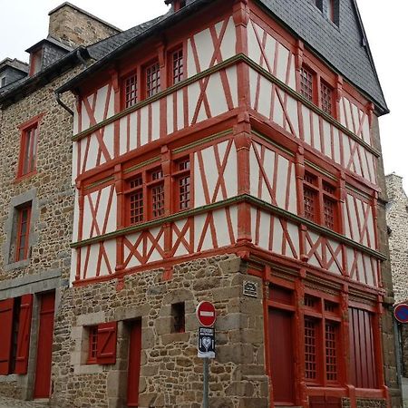 Hostel Du Lapin Blanc サン・ブリュー エクステリア 写真